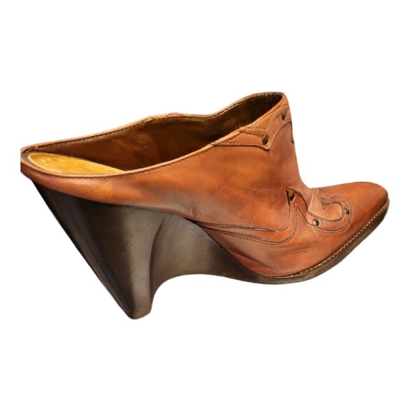 BCBG Girls leather pointed toe studded wedge heels size 7.5 - Picture 3 of 6